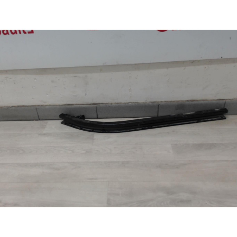 Rail de porte coulissante inferieur gauche PEUGEOT PARTNER FOURGON PHASE 2 d’occasion
