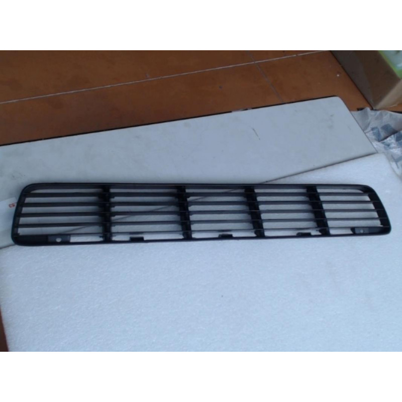 Grille de pare choc VOLKSWAGEN POLO I d’occasion