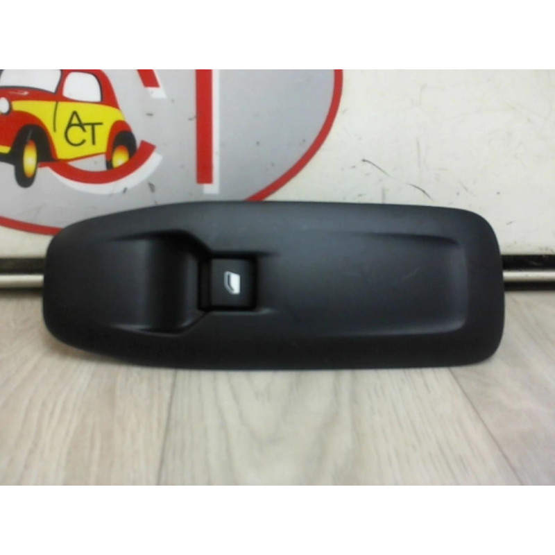 Interrupteur de leve vitre avant droit PEUGEOT 2008 d’occasion