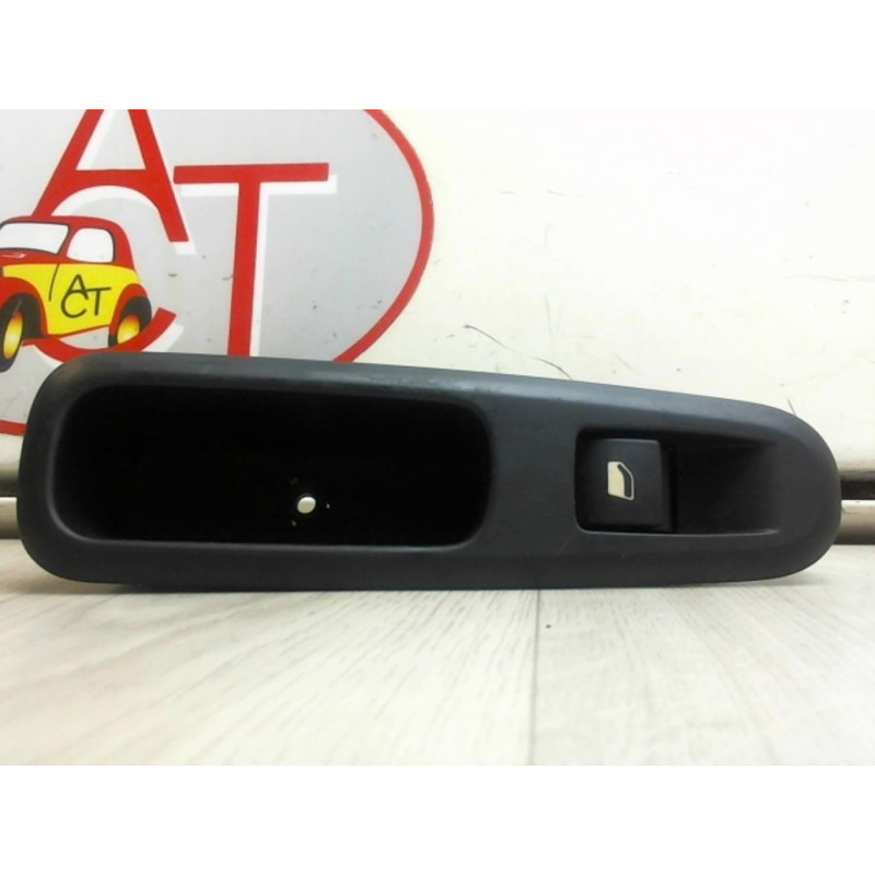 Interrupteur de leve vitre arriere droit PEUGEOT 5008 PHASE 1 d’occasion