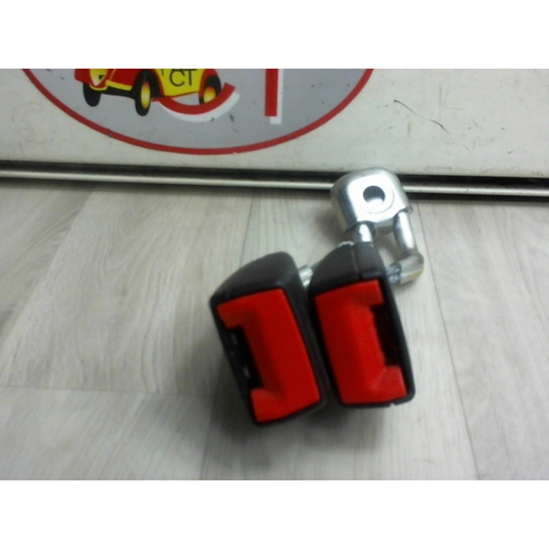 Attache ceinture arriere gauche VOLKSWAGEN GOLF VI d’occasion