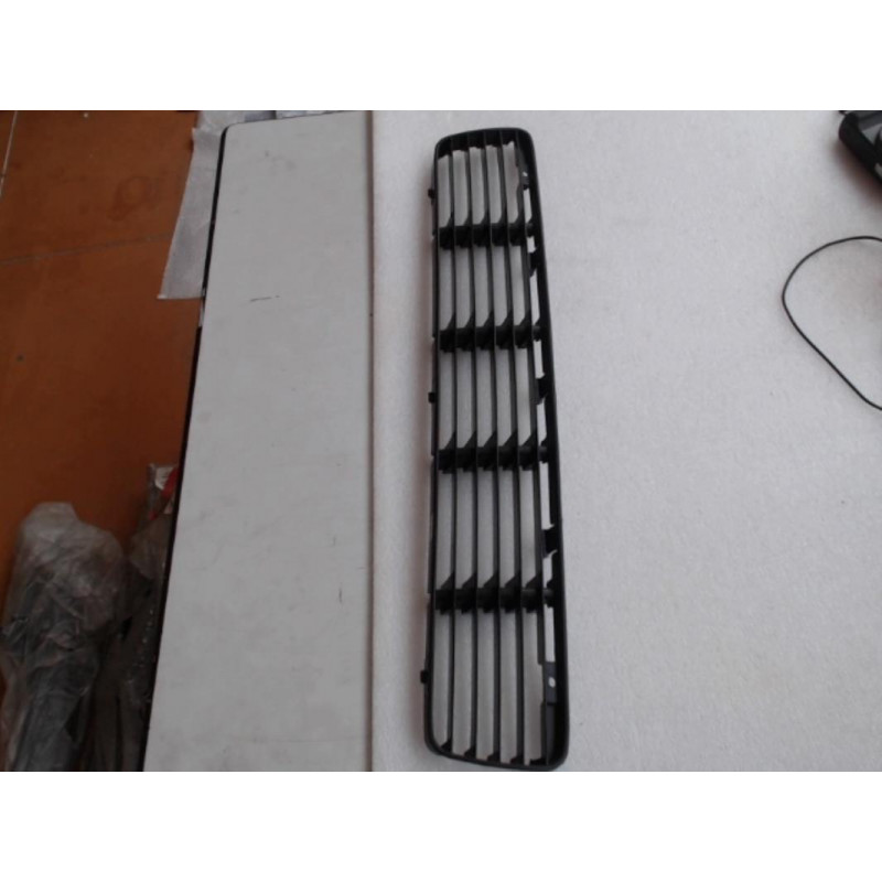 Grille de pare choc VOLKSWAGEN POLO I d’occasion