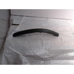 Moulure de pare choc avant VOLKSWAGEN PASSAT IV (3A2) d’occasion