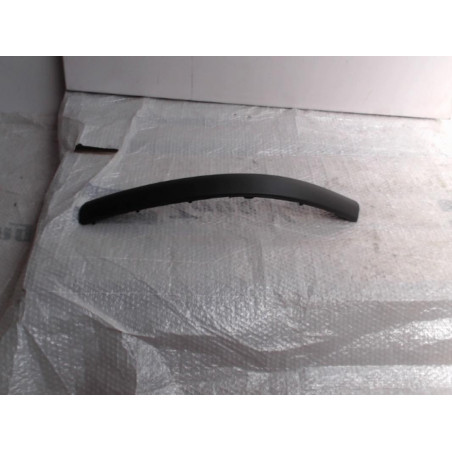Moulure de pare choc avant VOLKSWAGEN PASSAT IV (3A2) d’occasion