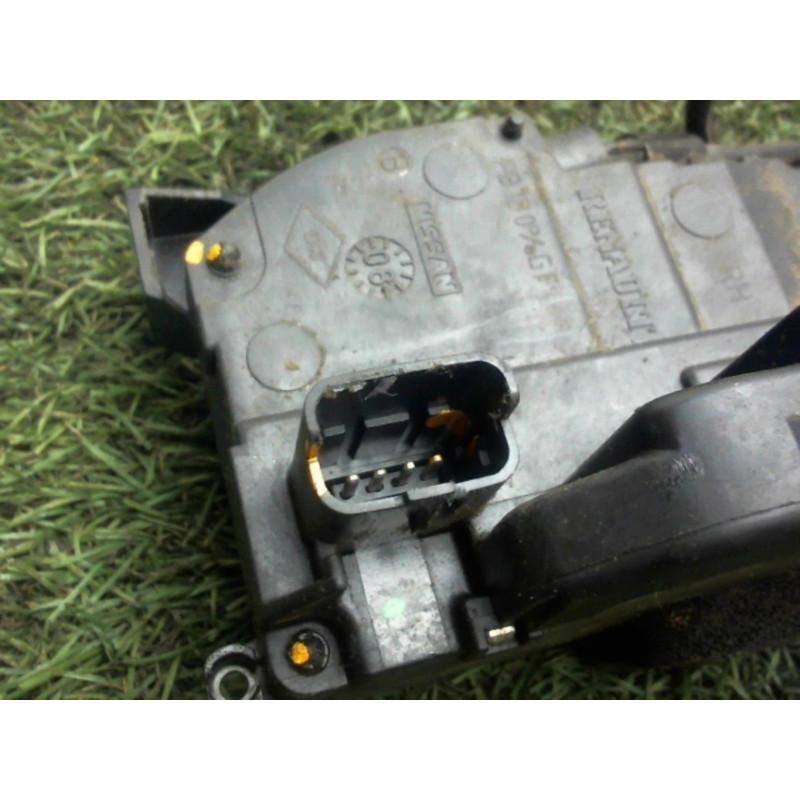Serrure avant droit RENAULT CLIO III PHASE 1 d’occasion