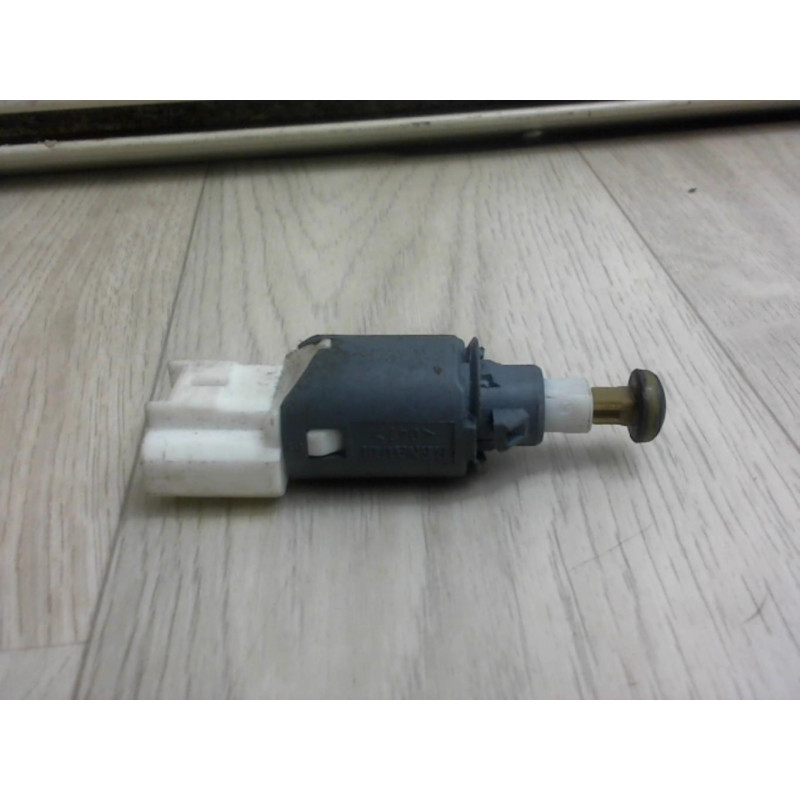 Contacteur feu stop RENAULT  d’occasion