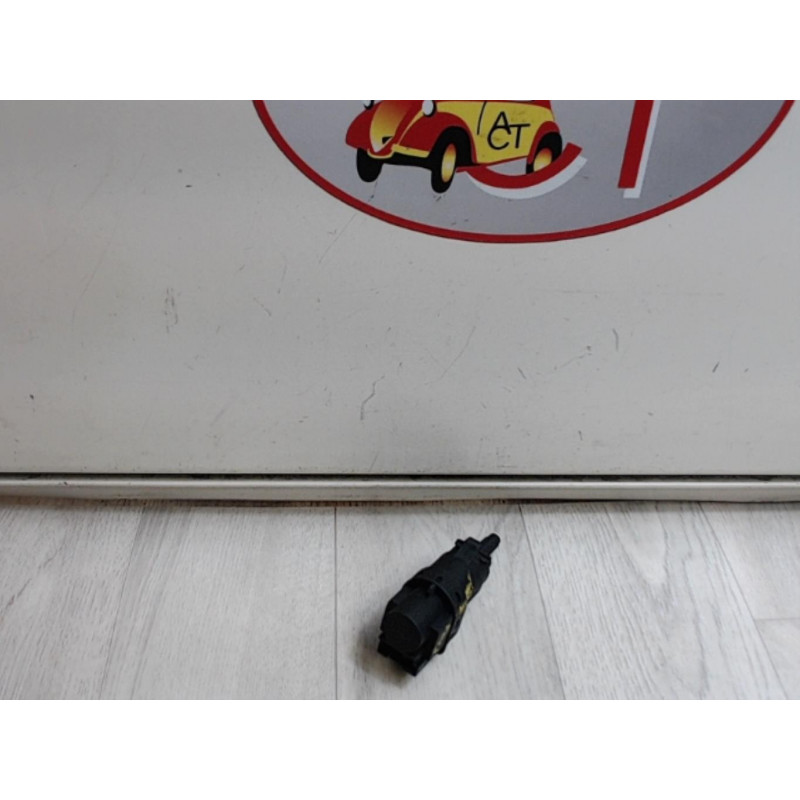 Contacteur feu stop FORD  d’occasion