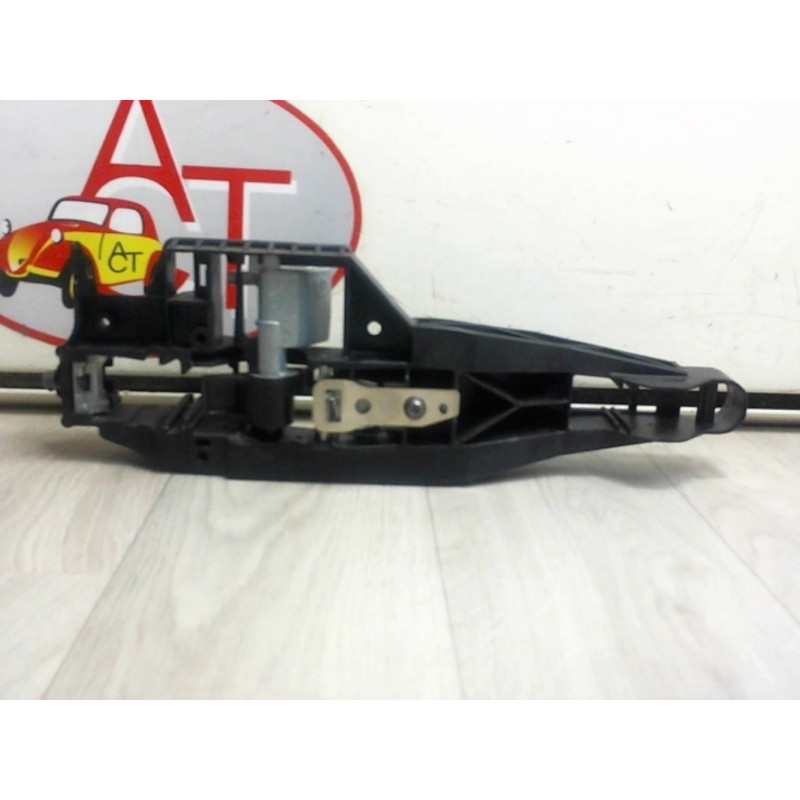 Support poignee porte arriere gauche PEUGEOT 208 d’occasion