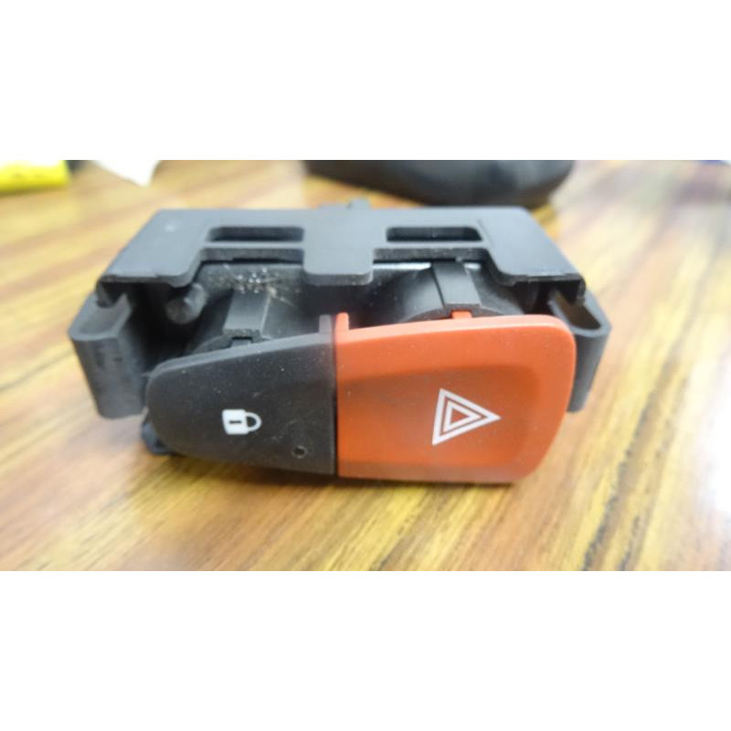 Bouton de warning RENAULT MEGANE III PHASE 1 d’occasion