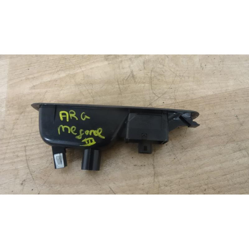 Interrupteur de leve vitre arriere gauche RENAULT MEGANE III PHASE 1 d’occasion