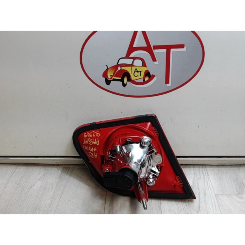 Feu arriere secondaire droit (feux) VOLKSWAGEN PASSAT V (3B6) d’occasion