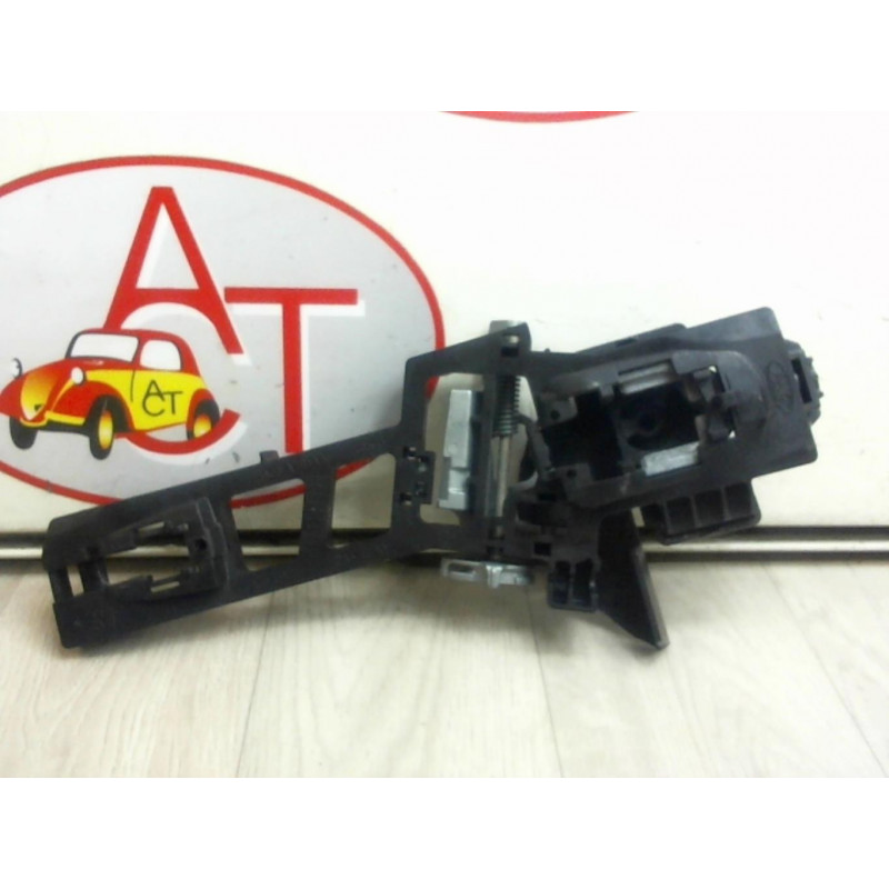 Support poignee porte avant droite FORD FIESTA VI d’occasion