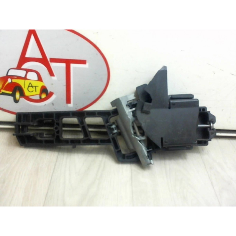 Support poignee porte avant droite FORD FIESTA VI d’occasion