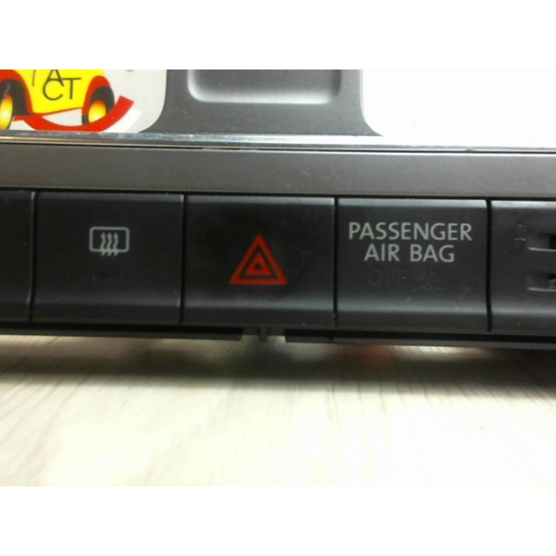 Bouton de warning VOLKSWAGEN POLO V (6R/6C) PHASE 2 d’occasion