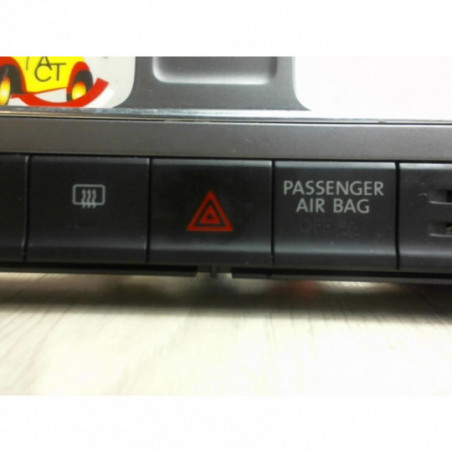 Bouton de warning VOLKSWAGEN POLO V (6R/6C) PHASE 2 d’occasion