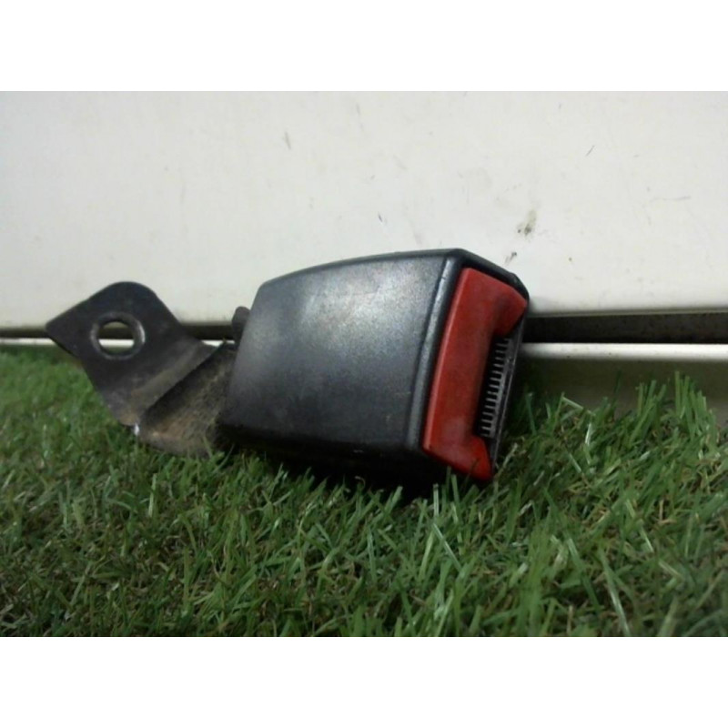 Attache ceinture arriere gauche BMW SERIE 1 (E87) PHASE 1 d’occasion