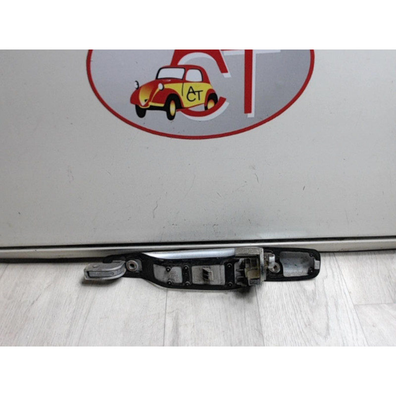 Poignee porte arriere gauche MITSUBISHI GRANDIS d’occasion