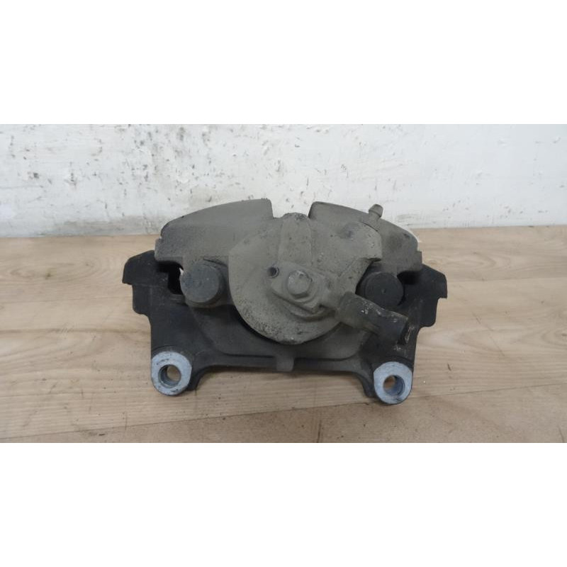 Etrier avant gauche (freinage) VOLKSWAGEN PASSAT V (3B6) d’occasion
