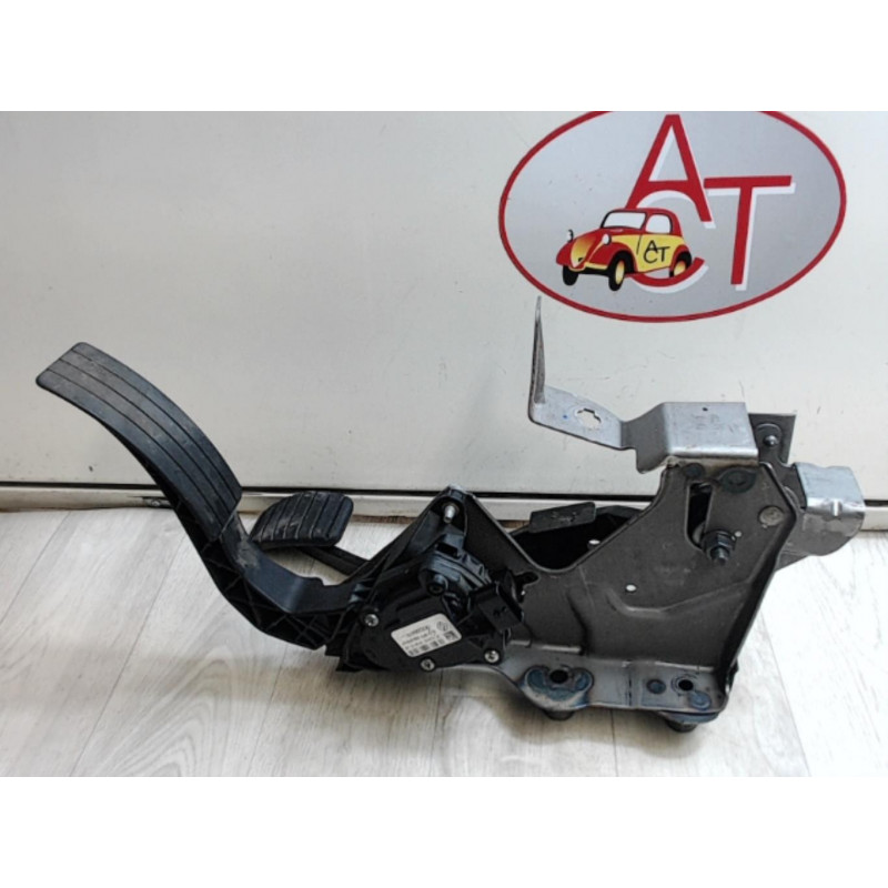 Pedalier d'accelerateur RENAULT CLIO IV d’occasion