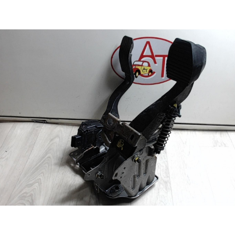 Pedalier MITSUBISHI GRANDIS d’occasion