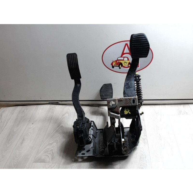 Pedalier MITSUBISHI GRANDIS d’occasion