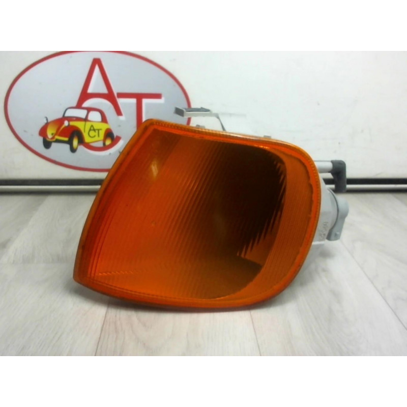 Optique avant secondaire gauche (feux)(clignotant) VOLKSWAGEN POLO III (6N1) d’occasion
