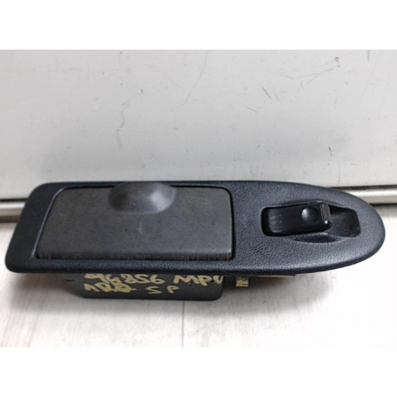 Interrupteur de leve vitre arriere droit MAZDA MPV d’occasion