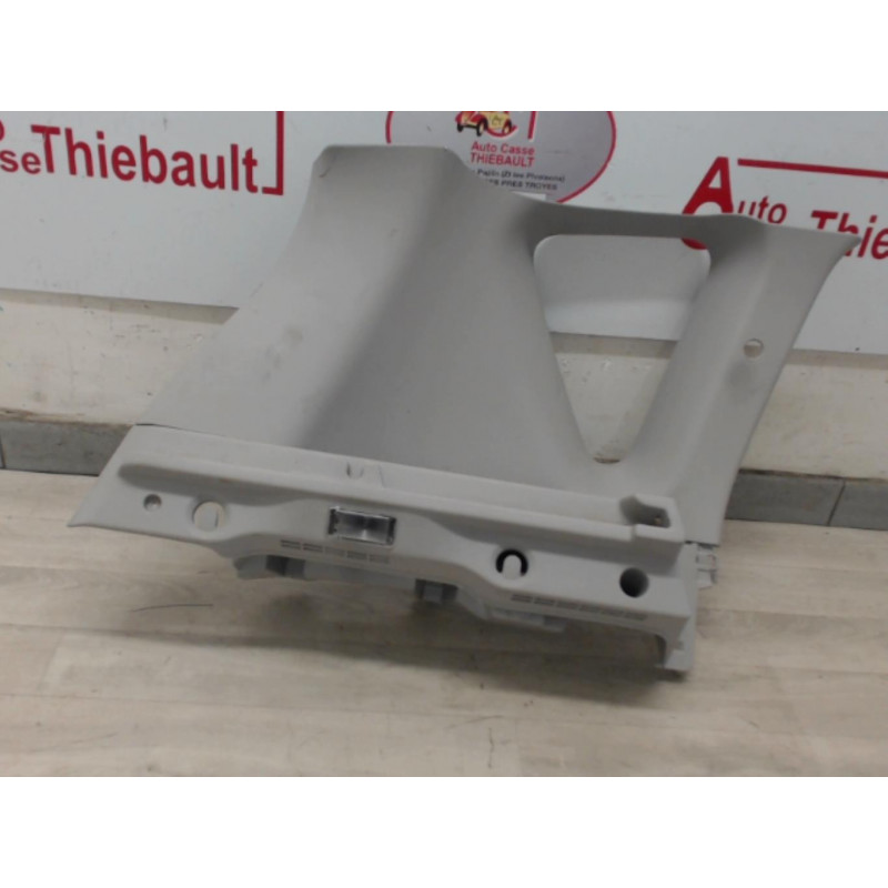 Garniture laterale superieure arriere droite RENAULT SCENIC III PHASE 1 d’occasion