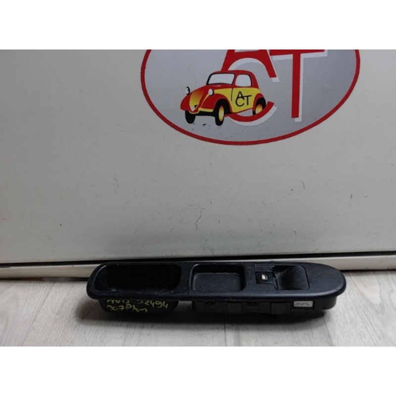Interrupteur de leve vitre avant droit PEUGEOT 307 PHASE 1 d’occasion
