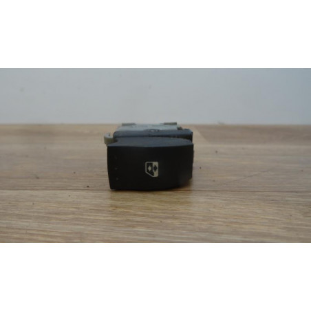 Interrupteur de leve vitre avant droit RENAULT MEGANE II PHASE 1 d’occasion