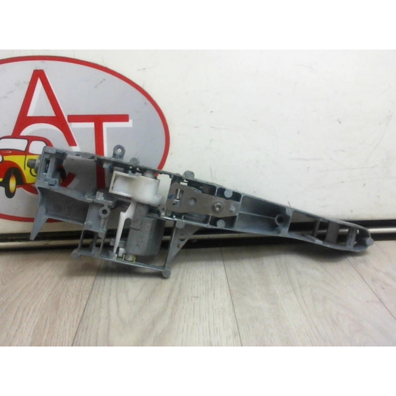 Support poignee porte arriere droite PEUGEOT 208 d’occasion