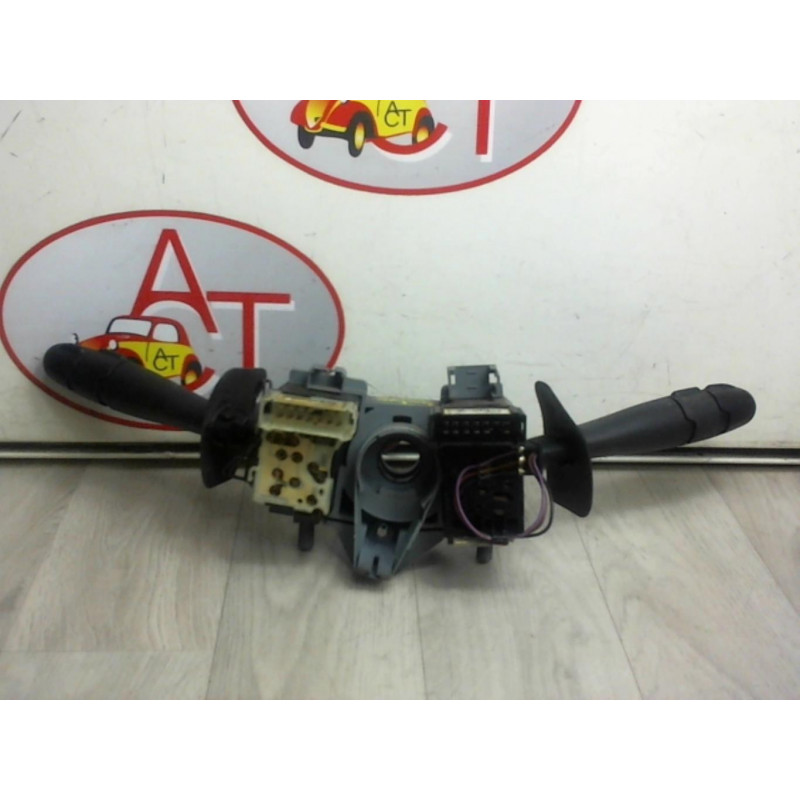 Com (Bloc Contacteur Tournant+Commodo Essuie Glace+Commodo Phare) RENAULT  d’occasion