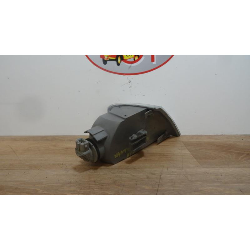 Optique avant secondaire gauche (feux)(clignotant) CITROEN XANTIA PHASE 2 d’occasion
