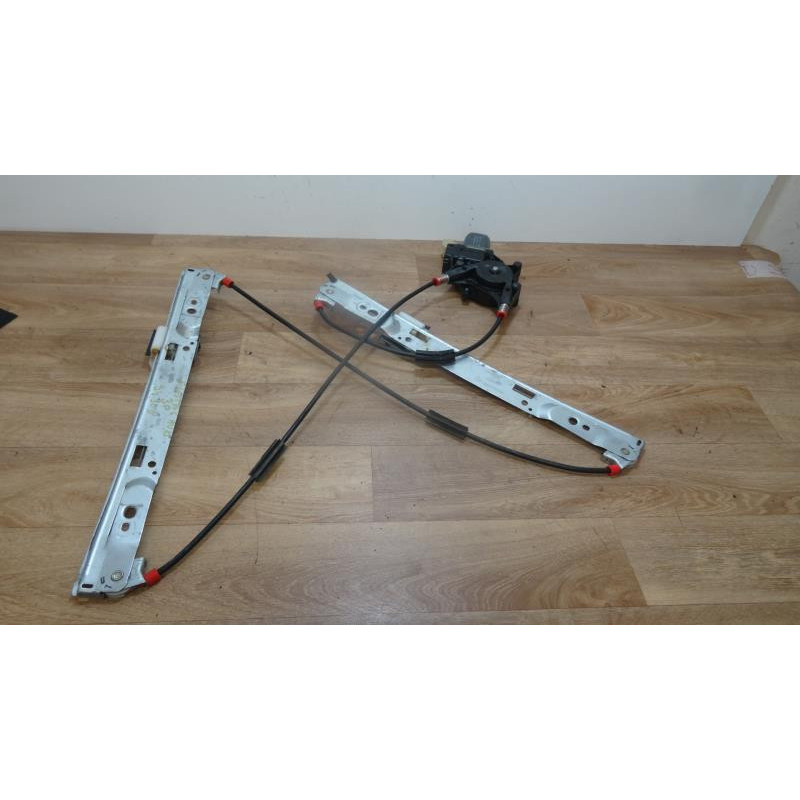 Leve vitre electrique avant droit FORD FIESTA VI d’occasion