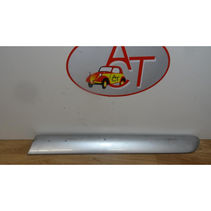 Baguette de porte arriere gauche  VOLKSWAGEN GOLF V d’occasion