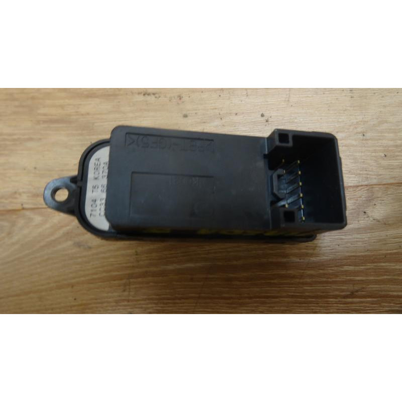 Interrupteur de leve vitre avant droit MAZDA MAZDA 5 BREAK PHASE 1 d’occasion