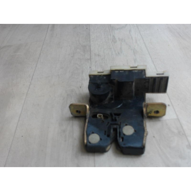 Serrure de coffre RENAULT  d’occasion