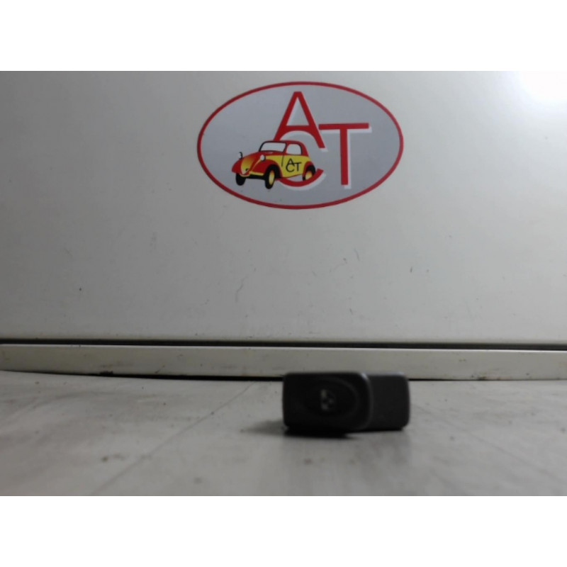 Interrupteur de leve vitre avant droit RENAULT  d’occasion