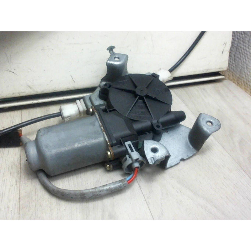 Leve vitre electrique avant droit NISSAN ALMERA II PHASE 1 d’occasion