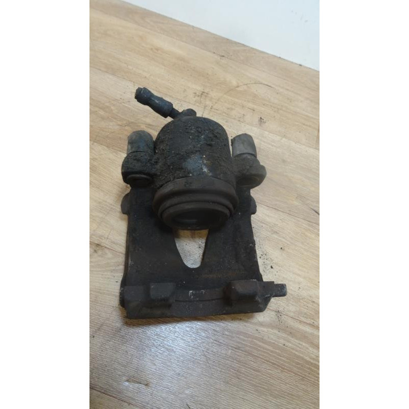 Etrier avant gauche (freinage) VOLKSWAGEN GOLF IV d’occasion