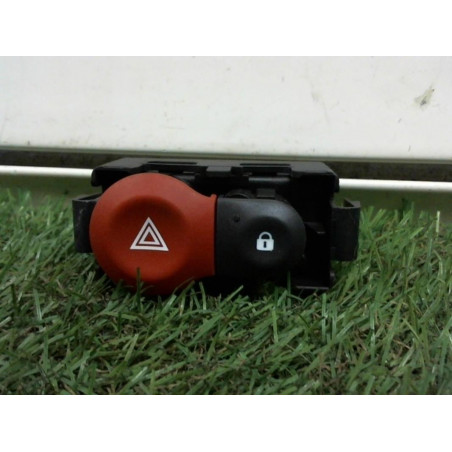 Bouton de warning RENAULT CLIO III ESTATE PHASE 2 d’occasion
