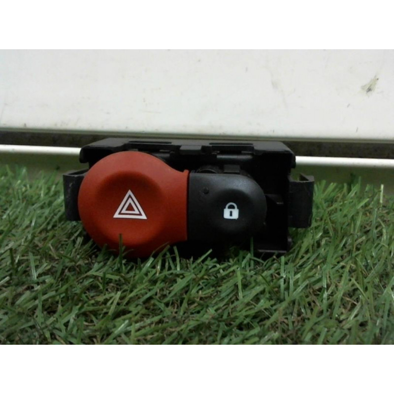 Bouton de warning RENAULT CLIO III ESTATE PHASE 2 d’occasion