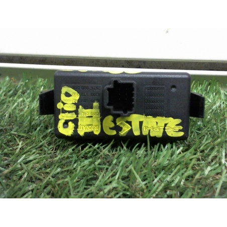 Bouton de warning RENAULT CLIO III ESTATE PHASE 2 d’occasion