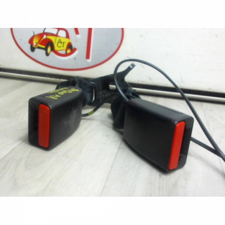 Attache ceinture arriere droit DACIA DUSTER PHASE 2 d’occasion