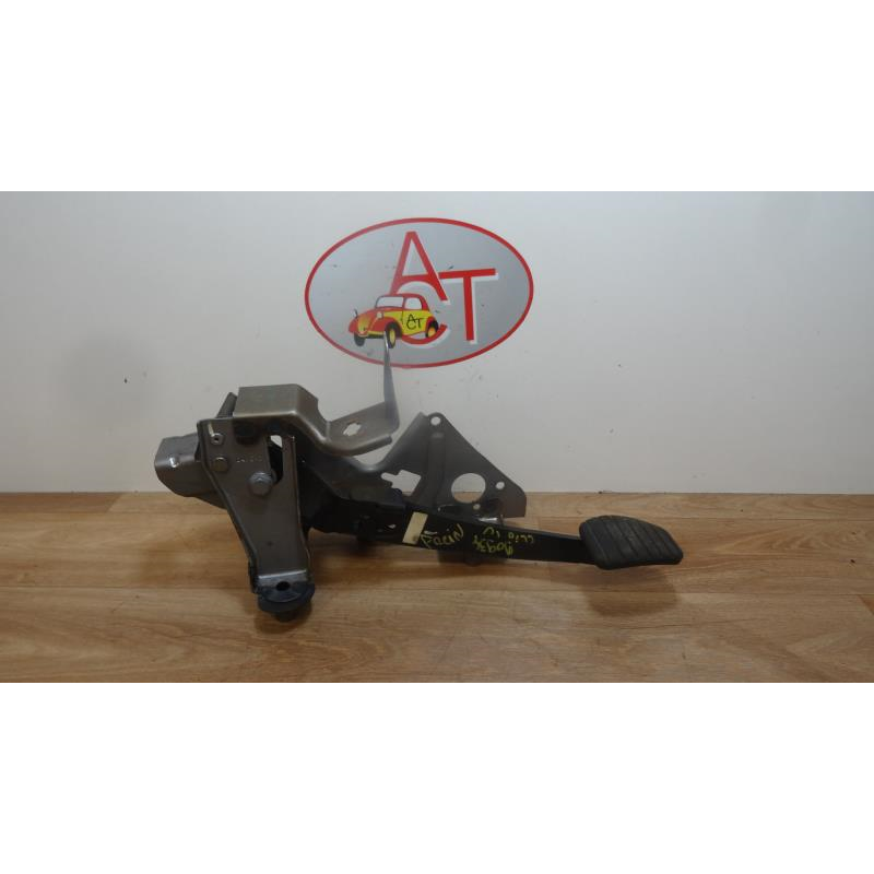 Pedalier de frein RENAULT CLIO IV d’occasion