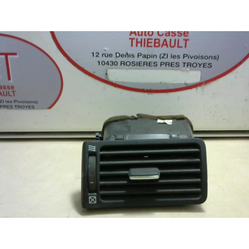 Aerateur tableau de bord avant gauche TOYOTA COROLLA VERSO II PHASE 1 d’occasion