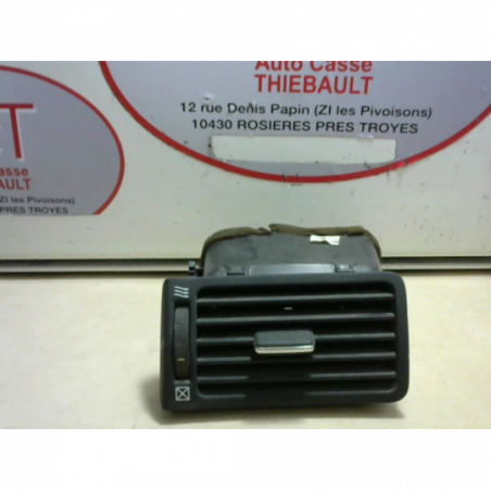 Aerateur tableau de bord avant gauche TOYOTA COROLLA VERSO II PHASE 1 d’occasion