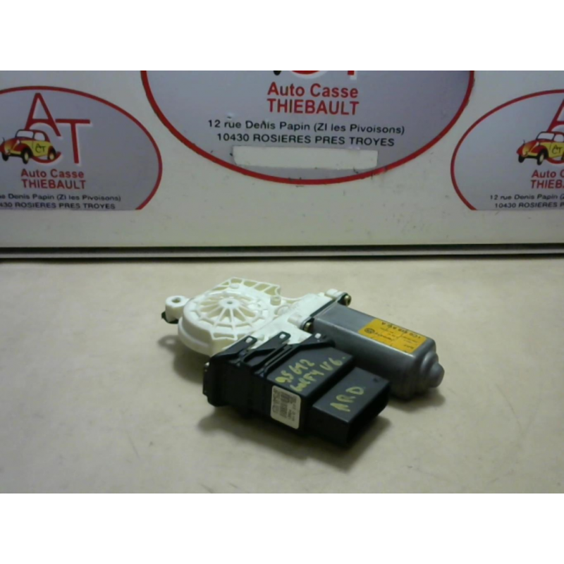 Mot. leve vitre arriere droit VOLKSWAGEN GOLF IV d’occasion