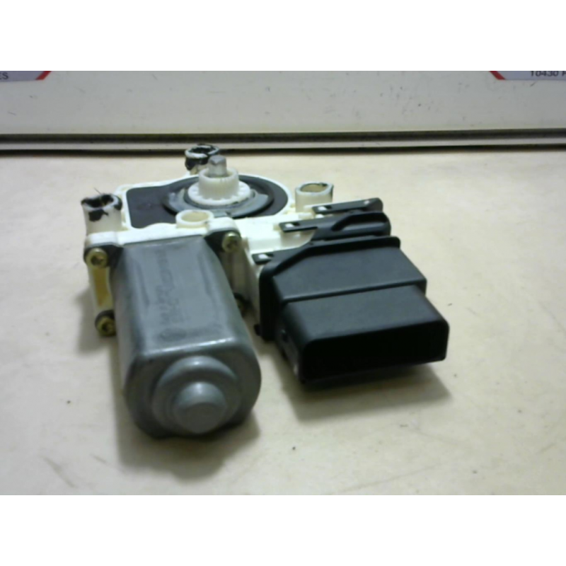 Mot. leve vitre arriere droit VOLKSWAGEN GOLF IV d’occasion