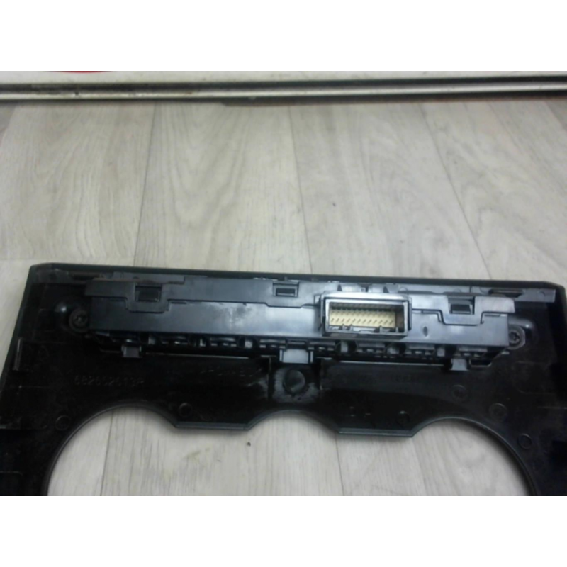 Bouton de warning DACIA DUSTER PHASE 2 d’occasion